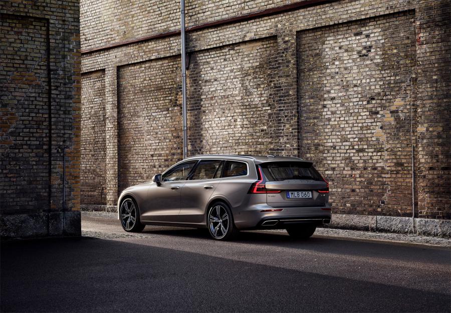  Volvo V60 T6 Inscription 2018 года  (WW) (фото 16 из 53)
